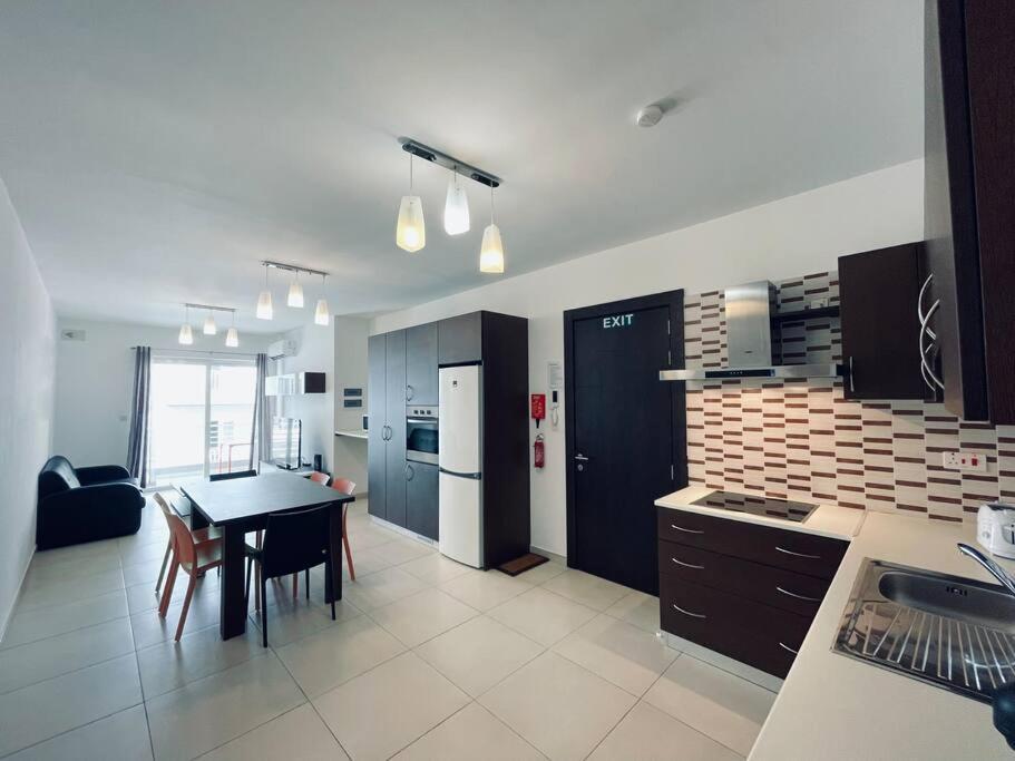 Stylish Modern Central Apartment 4 Paceville Saint Julian's 外观 照片